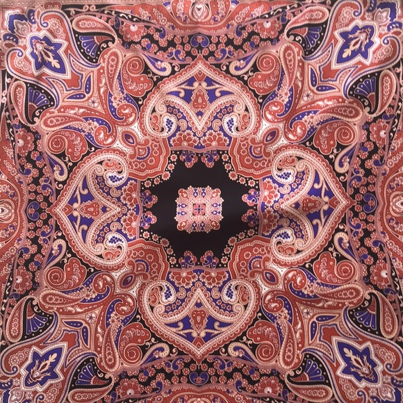 SOLD…. ZARA handkerchief top - Picture 4 of 4